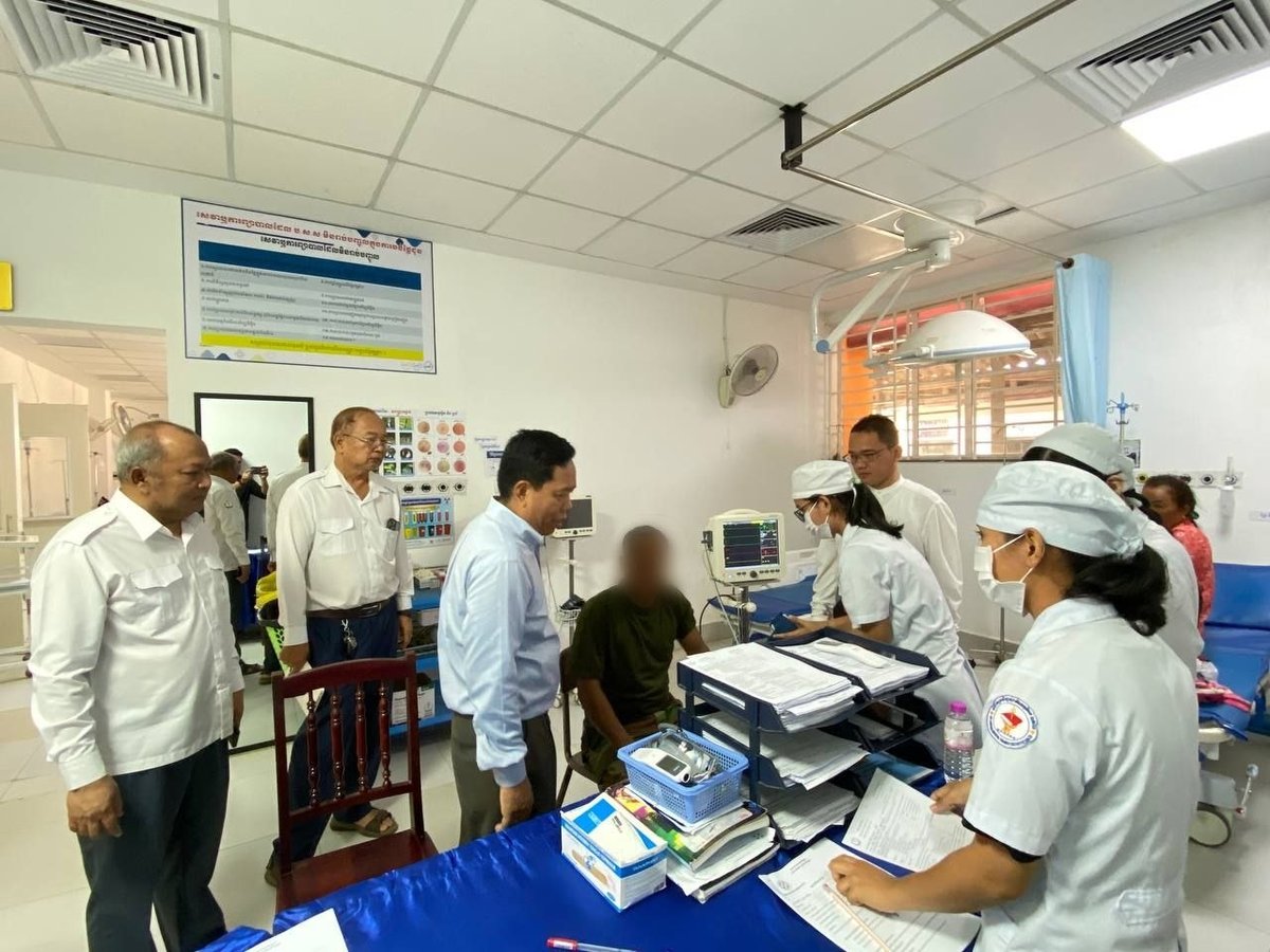 卫生部国务秘书视察奥多棉芷省医院,检查基础设施建设及医疗服务