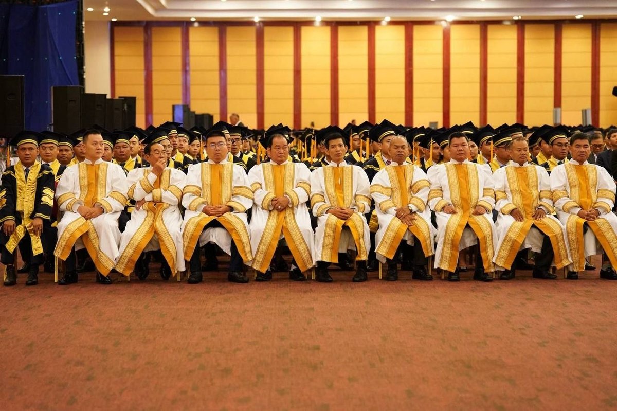亚洲欧洲大学举行毕业典礼 洪玛奈出席并颁发学位