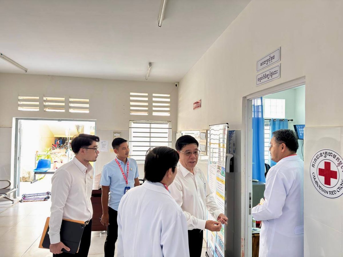 卫生部国务秘书视察白马省医院,对医院的卫生环境