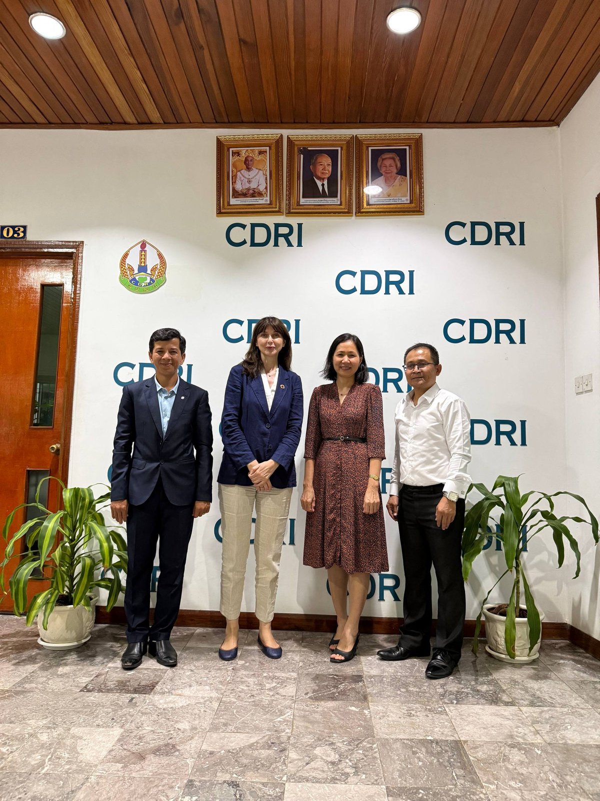 柬埔寨发展资源研究所会晤联合国驻柬协调员 探讨政策协作