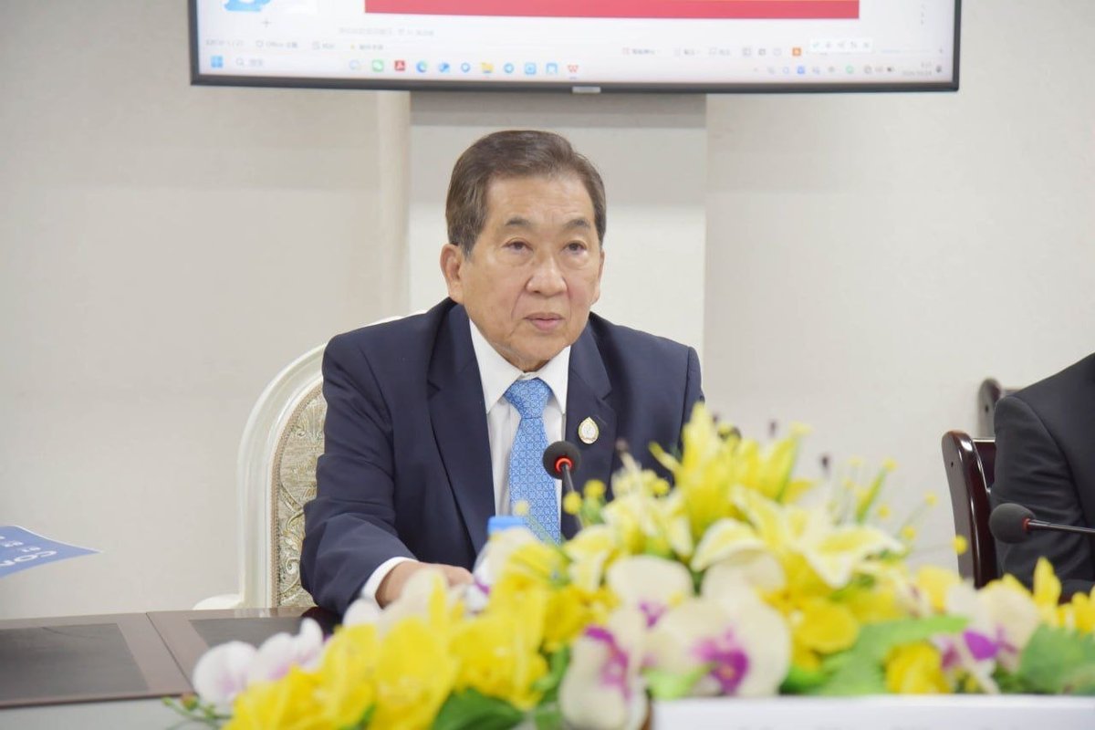 卫生部国务秘书与中国全球教育合作协会代表会谈,重点讨论医疗教