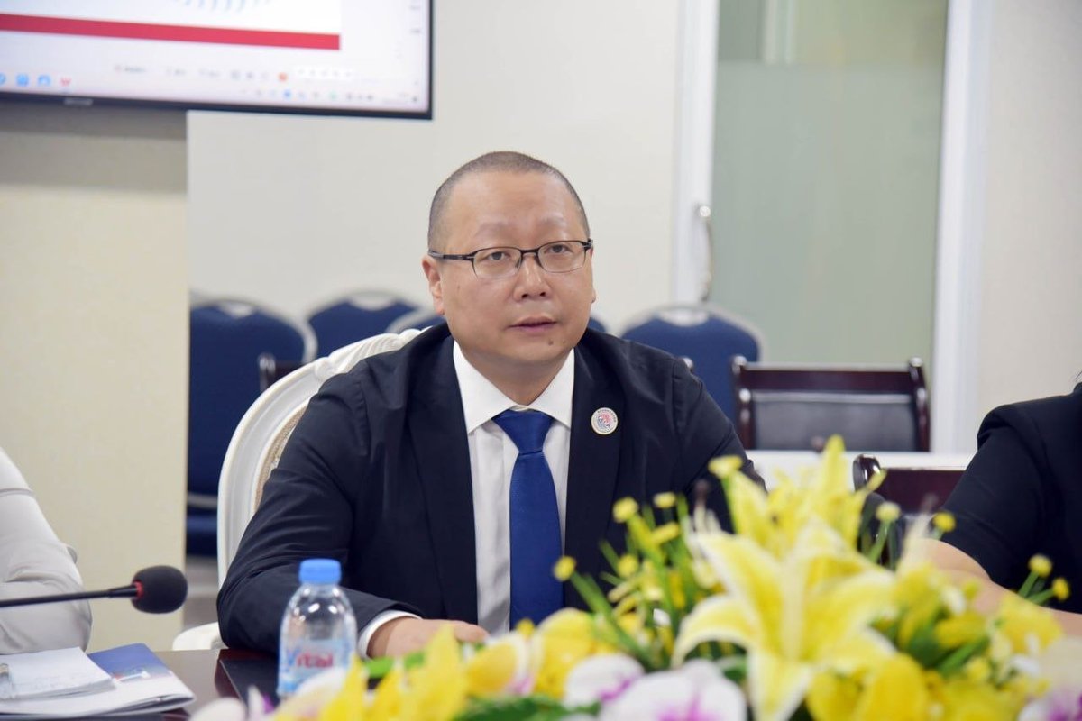 卫生部国务秘书与中国全球教育合作协会代表会谈,重点讨论医疗教