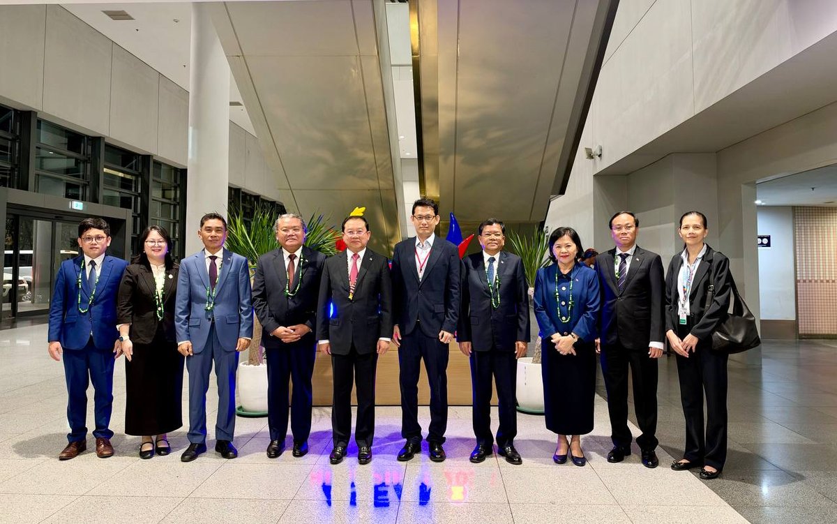 卫生部长秦拉率团赴菲律宾出席世卫区域会议