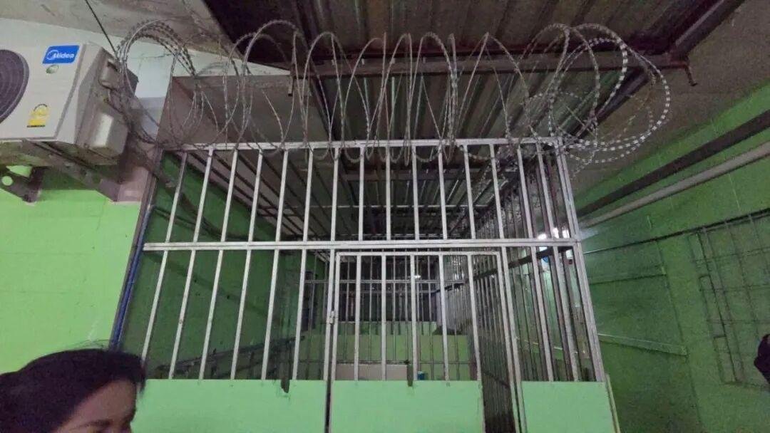 泰国养老院惊现铁笼床 女富商遭禁锢虐待