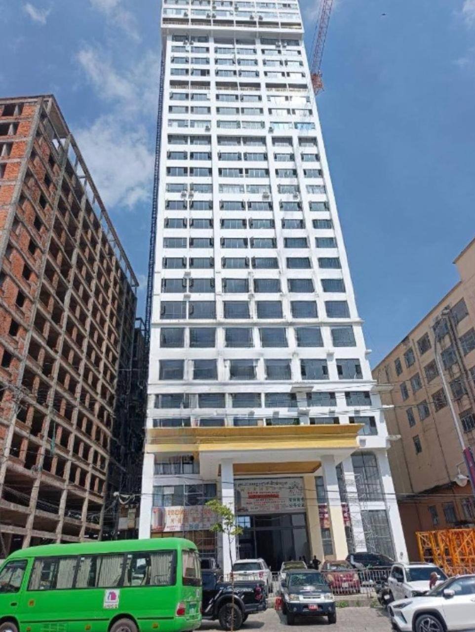 西港酒店突击检查引发争议 华人呼吁关注无辜被捕者