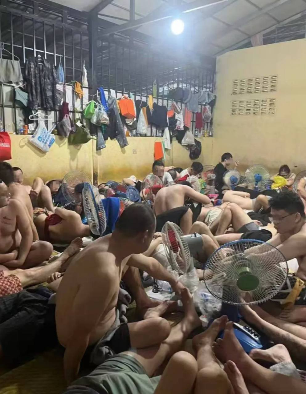 西港警方近期开展多次扫楼行动，拘留室人满为患，但警方尚未对外