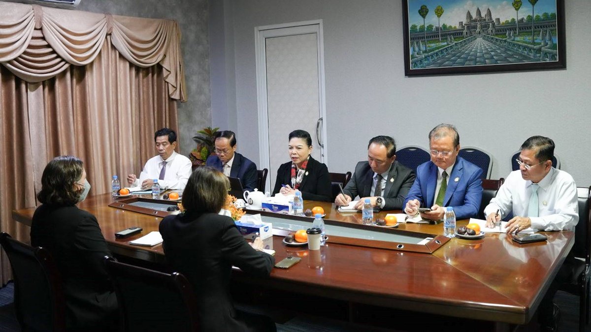 卫生部会见美国CDC新任主任 磋商疫情预警与应急联防