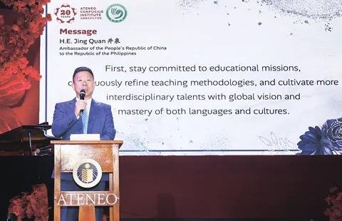 近180名中国教师离菲 中国驻菲大使呼吁维护交流