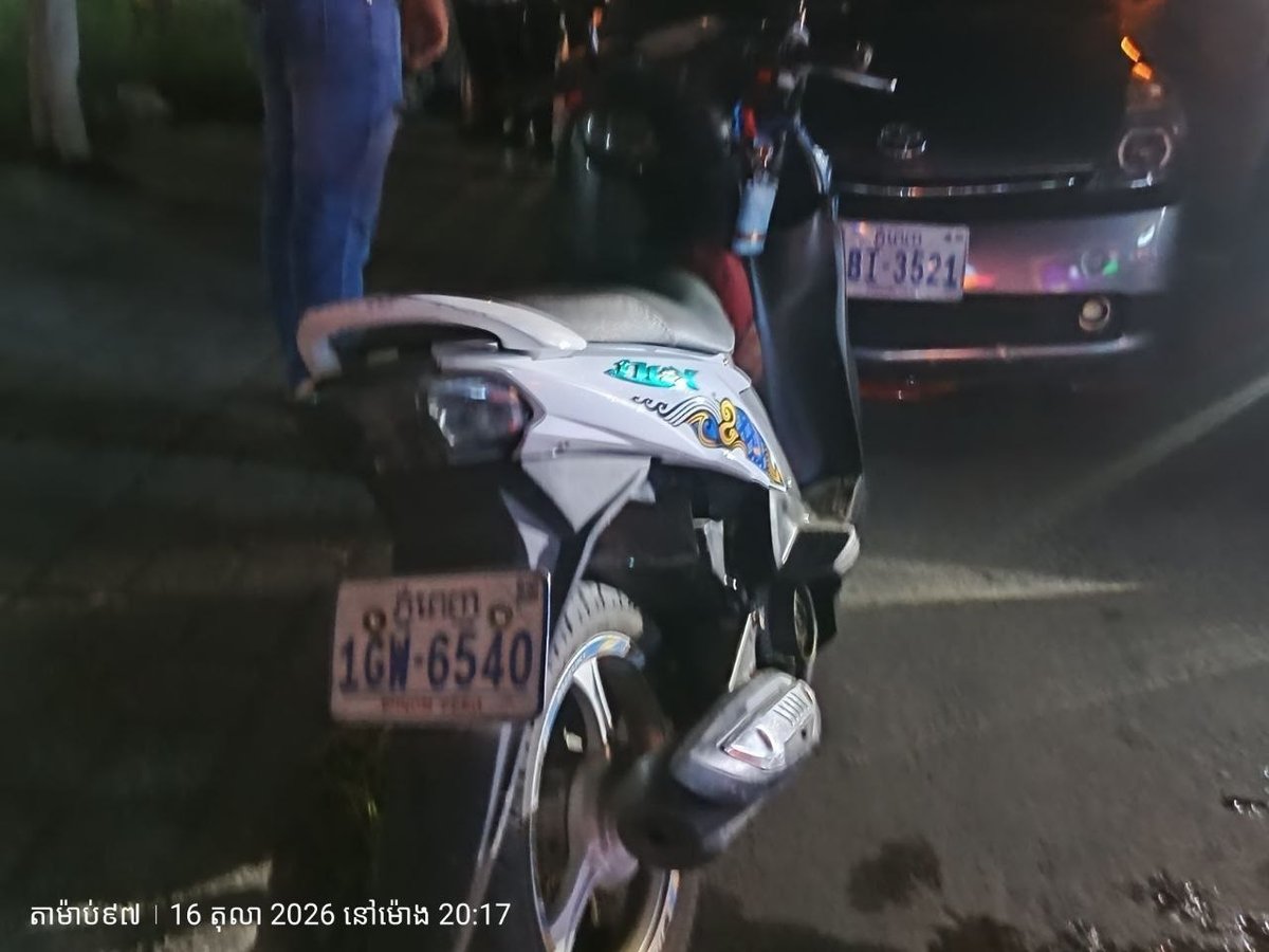 金边森速区DOT酒吧门口发生追尾 涉事三车私了解决