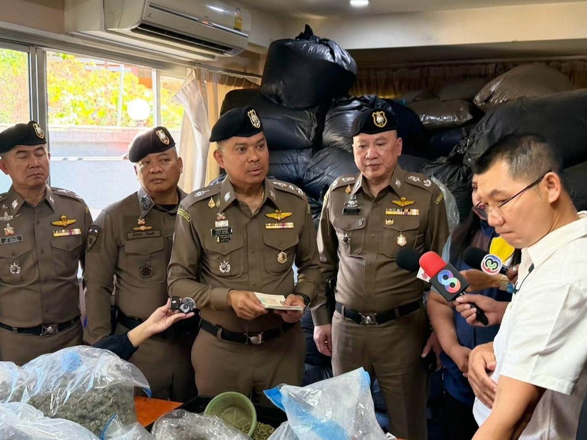 泰国警方在曼谷邦肯区查获5吨非法大麻花,逮捕1名越南籍及4名