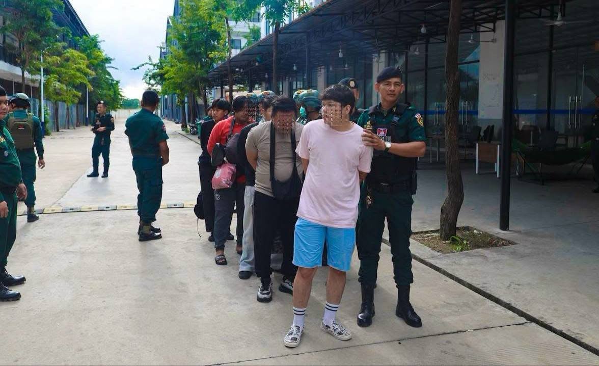 175名印尼籍涉诈人员被驱逐出境 经德崇国际机场离境