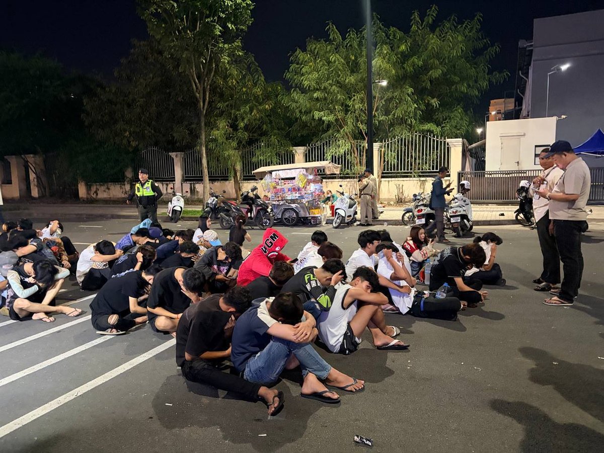 金边宪兵打击隆边区街头飙车 抓获大批涉事人员