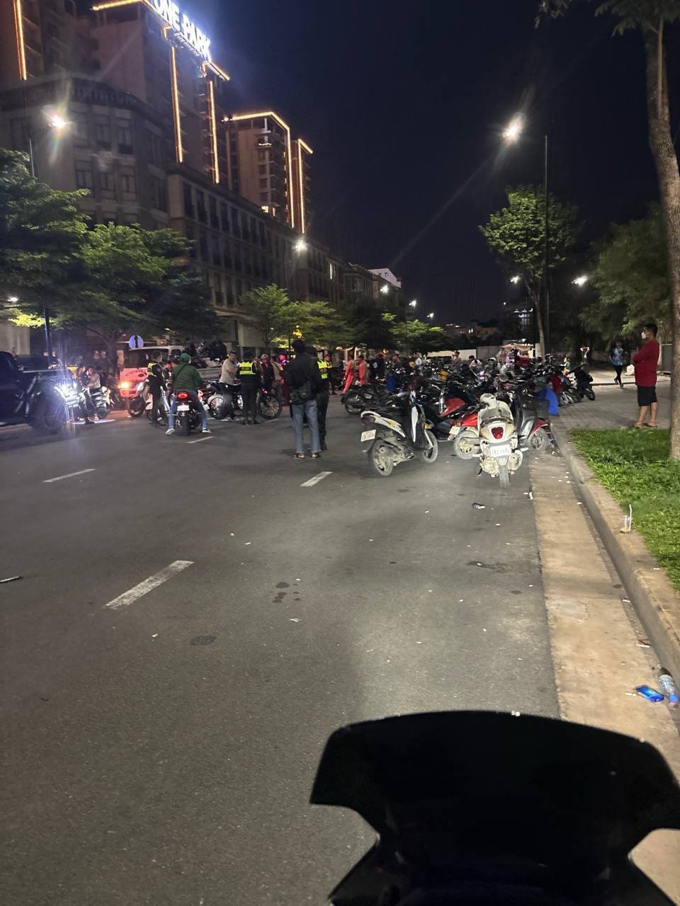 金边宪兵打击隆边区街头飙车 抓获大批涉事人员