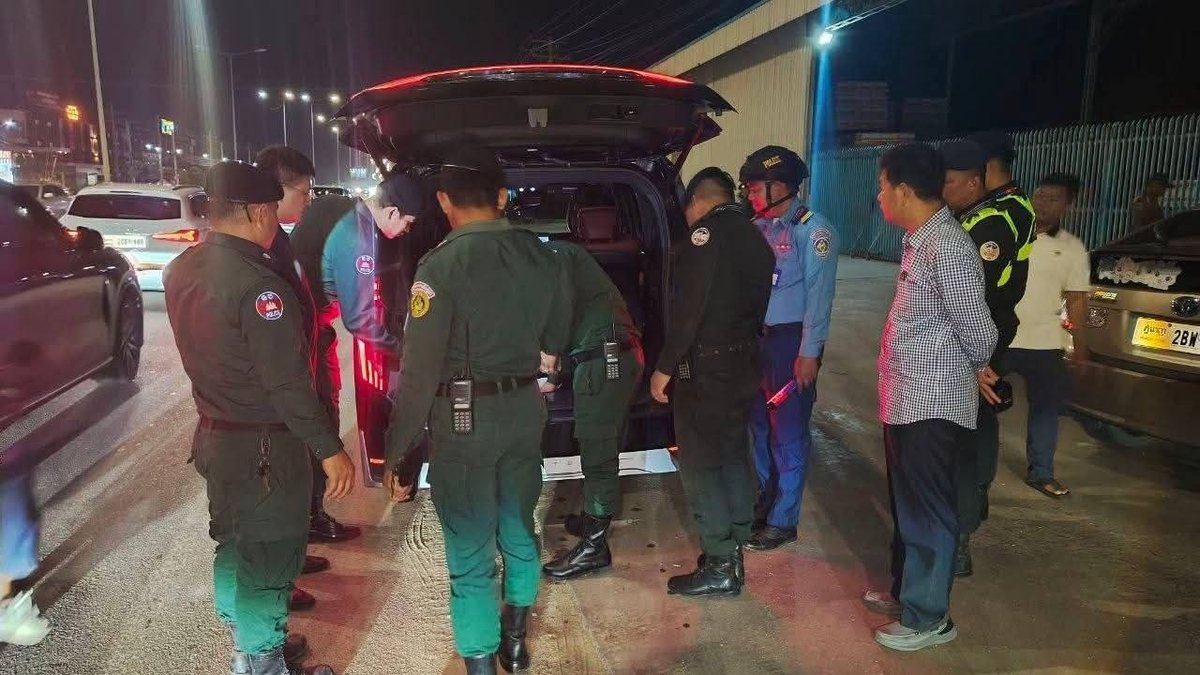 金边当哥区2号国道设卡搜查武器及爆炸物