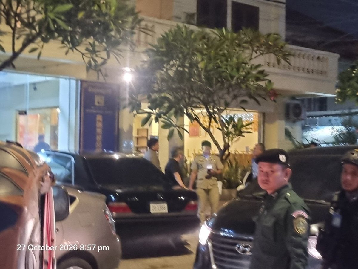 金边隆边区一处窝点被围 车上查获电脑装备