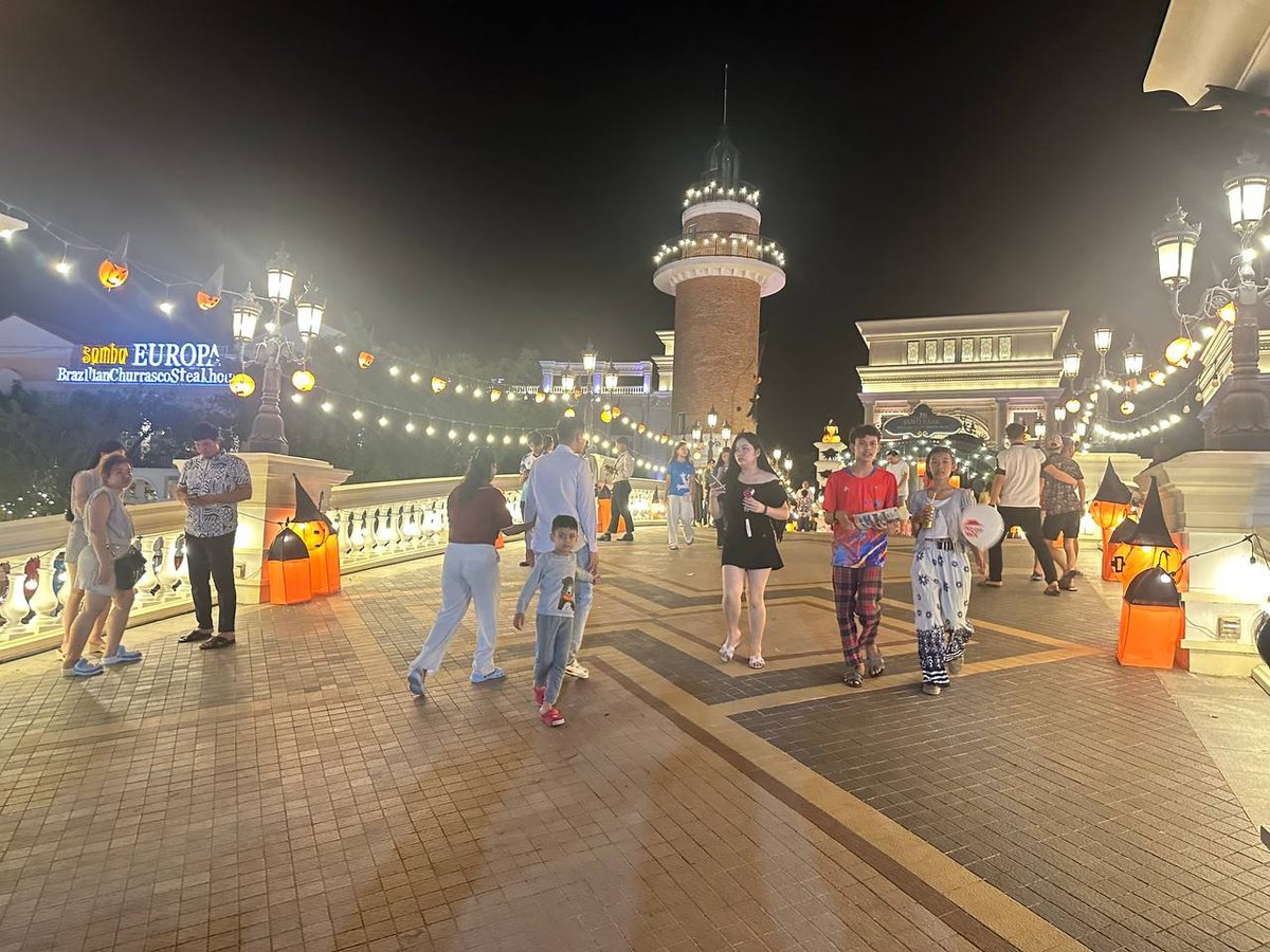 炳发城欧洲街万圣灯饰点亮 金边夜游添新去处