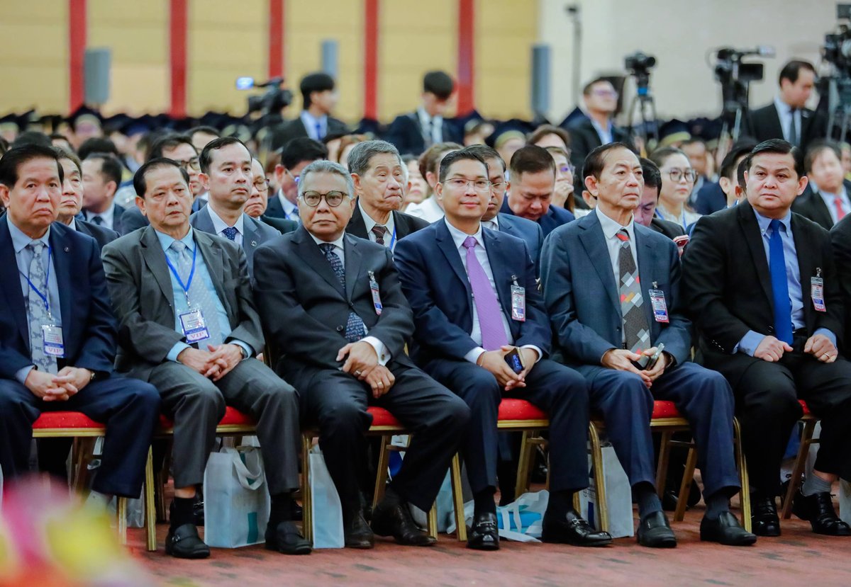 洪玛奈出席亚洲欧亚大学毕业典礼 强调教育医疗预算不减