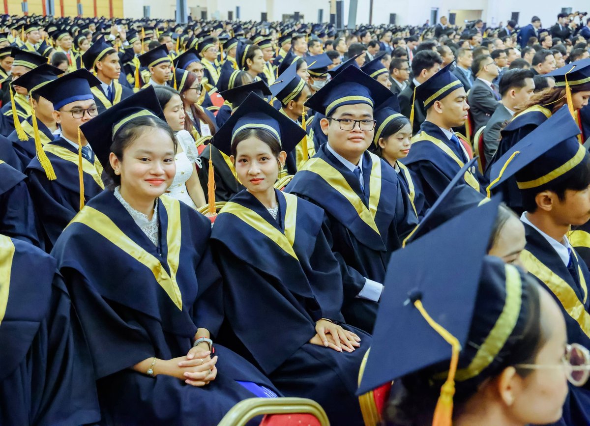 洪玛奈出席亚洲欧亚大学毕业典礼 强调教育医疗预算不减