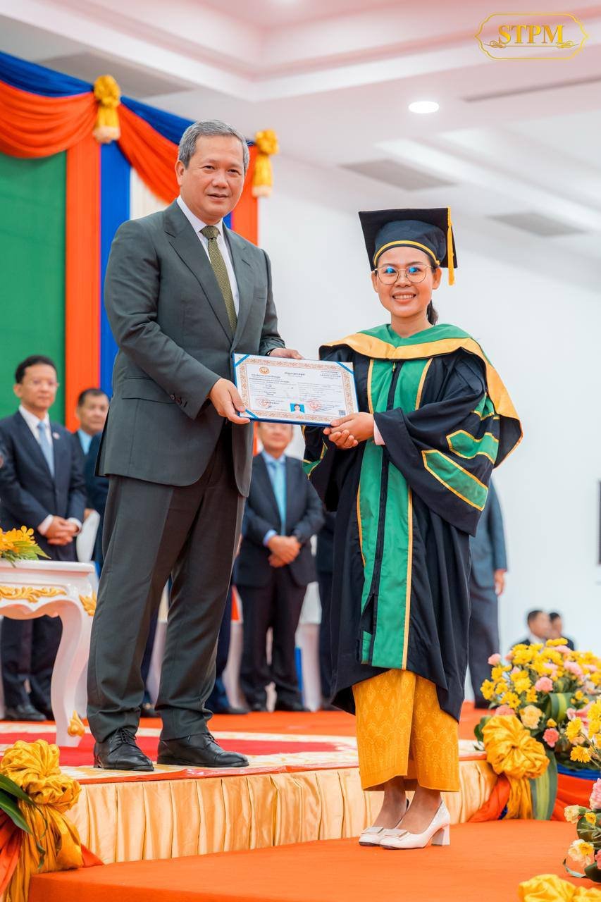 司法部长出席马德望UME大学毕业典礼 2001名学生获学位