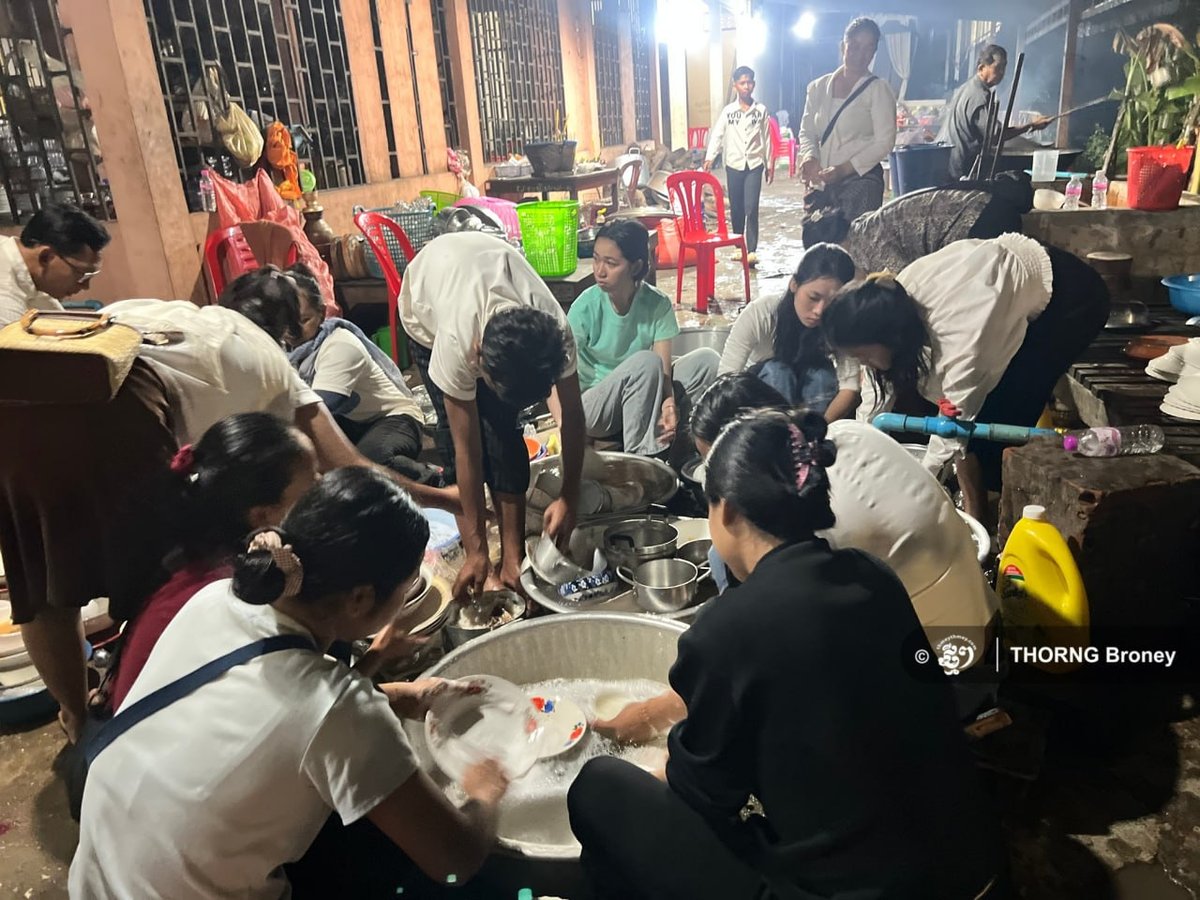 暹粒民众冒雨参加传统祭祀活动 传承文化信仰