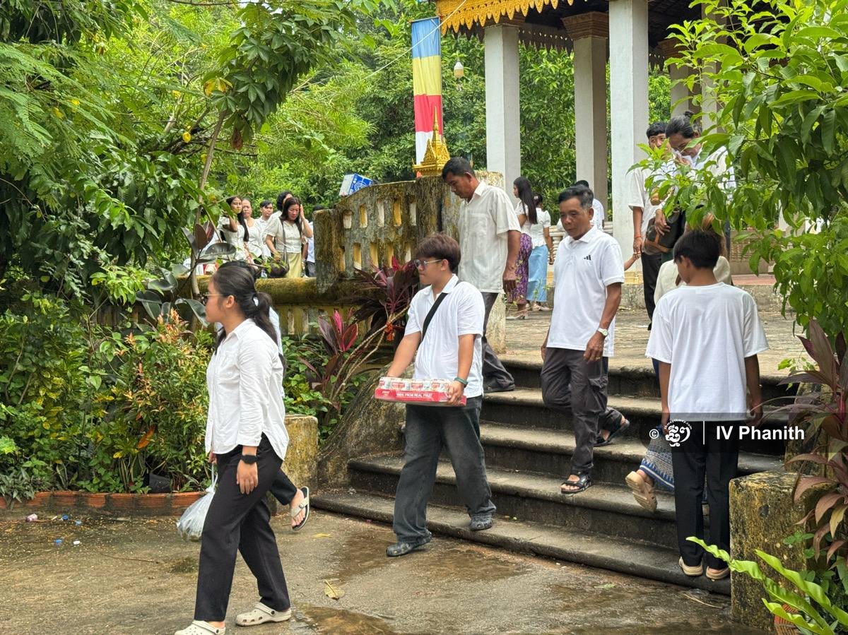亡人节假期暹粒吴哥窟迎来大量本地游客