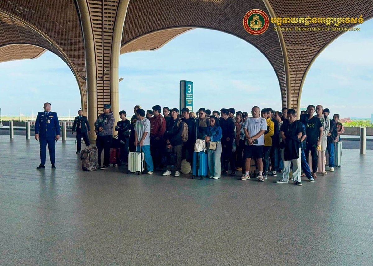 72名印尼人涉网诈被驱逐 德崇机场遣返