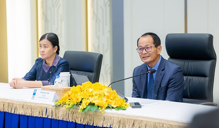 柬埔寨拟探讨社交媒体年龄限制 旨在保护青少年网络安全