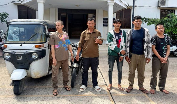 金边警方逮捕5名涉嫌入室盗窃及持枪贩毒人员