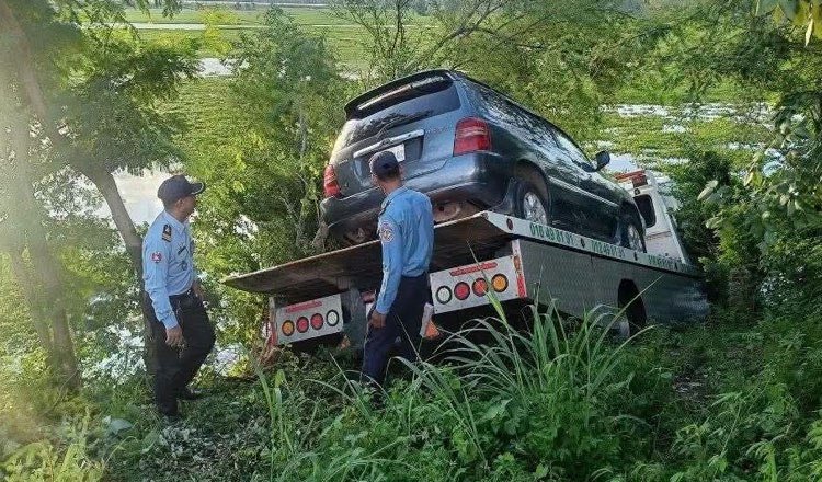实居省51号公路发生车祸 驾驶员突发心脏病身亡