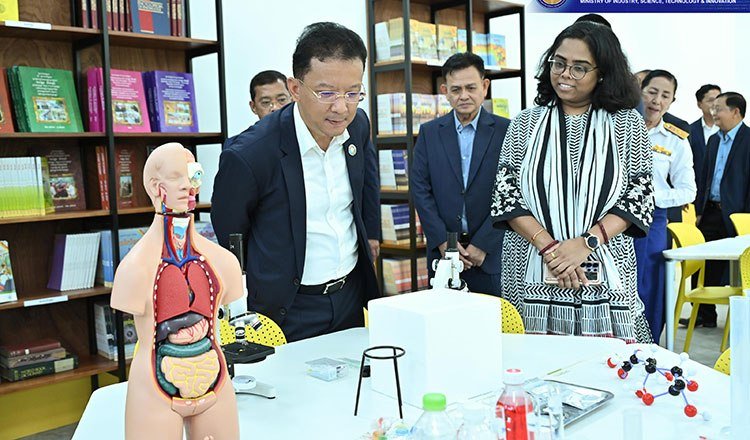 印度资助科学图书馆在马德望开馆 推动STEM教育