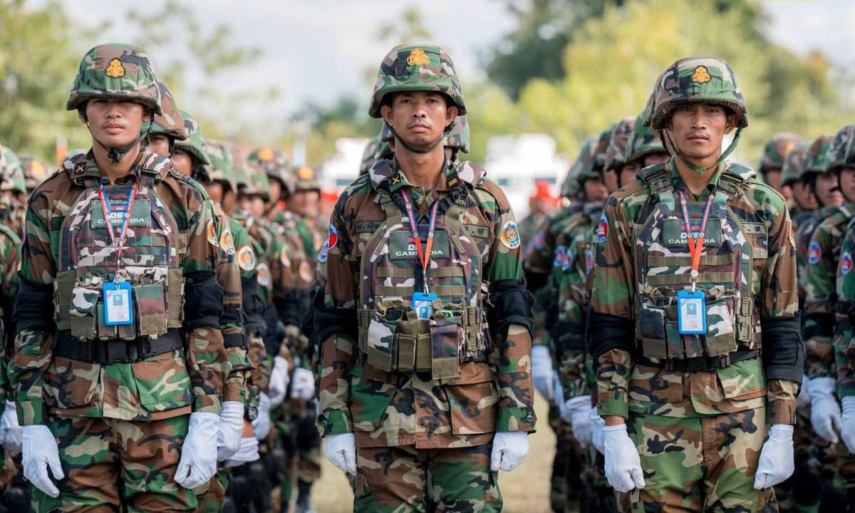 柬埔寨近1.5万名青年自愿服兵役 洪玛奈表示肯定