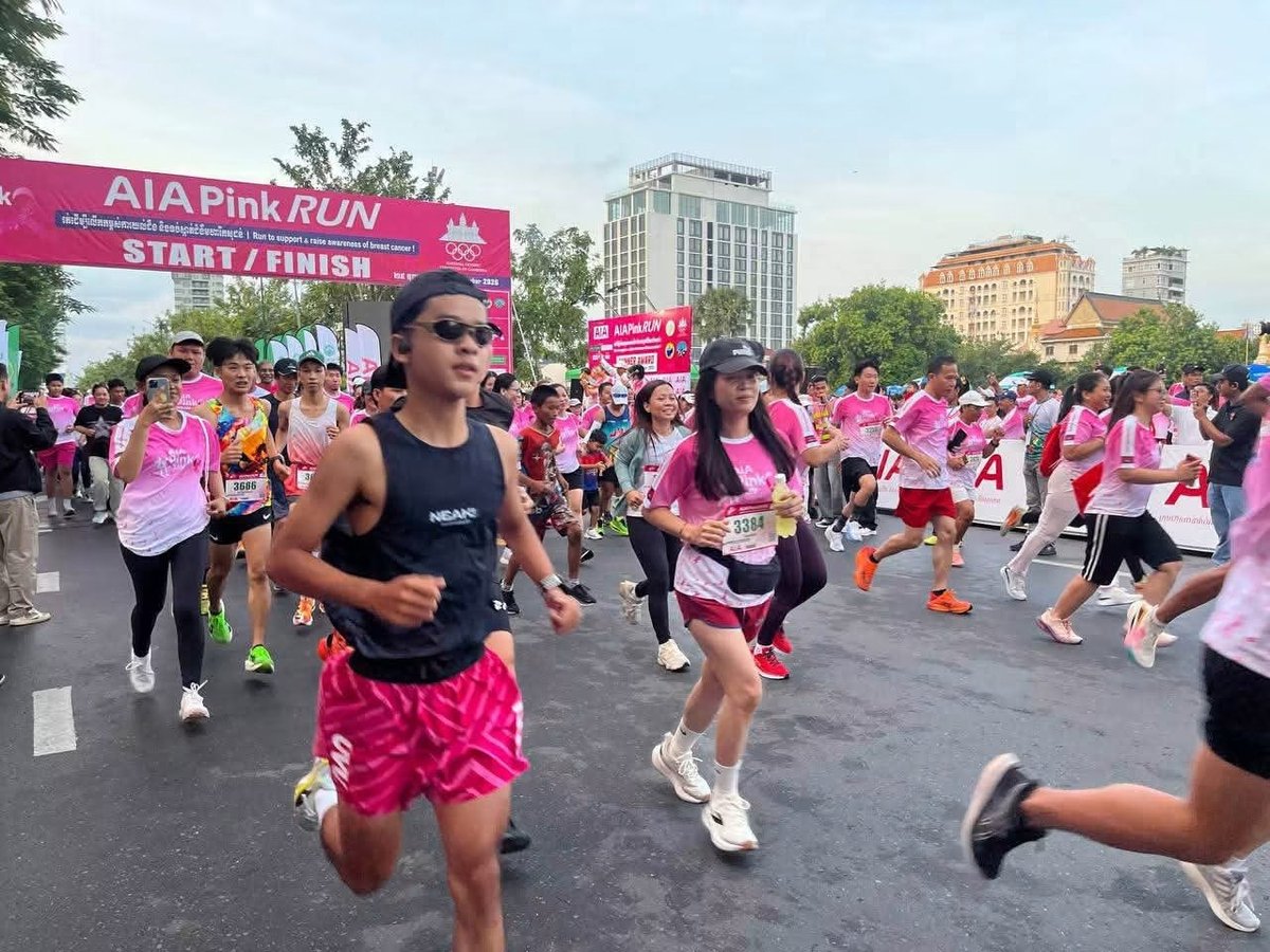 第四届AIA粉红跑在金边举行,吸引了来自36个国家的2940