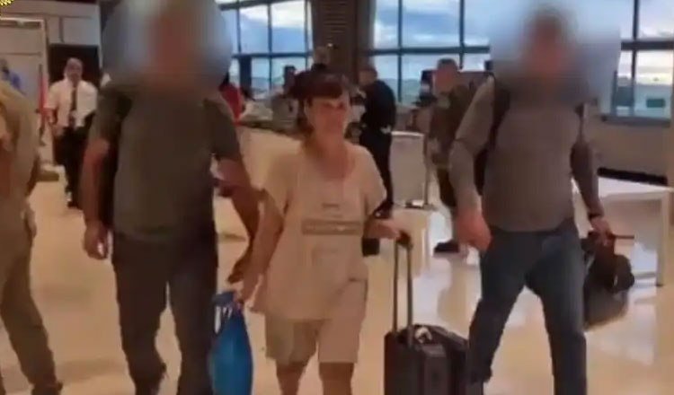 俄罗斯籍女诈骗嫌疑人被柬埔寨警方引渡回国