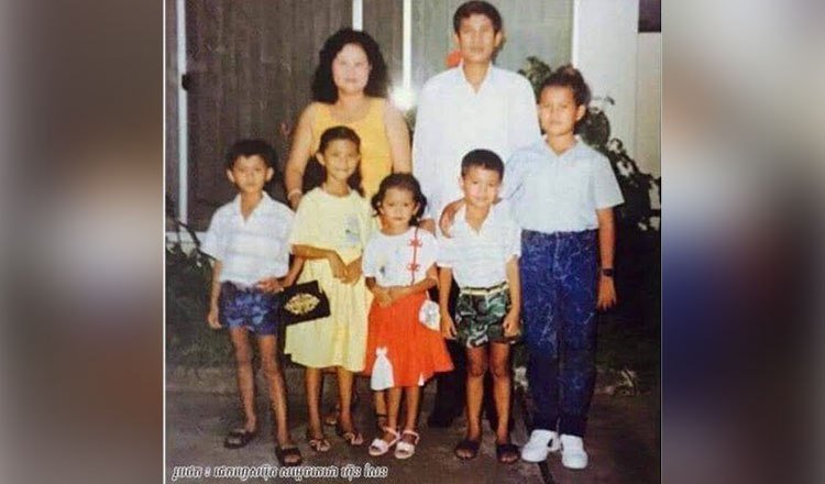 洪森主席呼吁家长培养子女自立自强精神