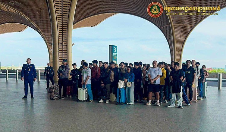 柬埔寨驱逐72名印尼人 涉网络诈骗与非法居留
